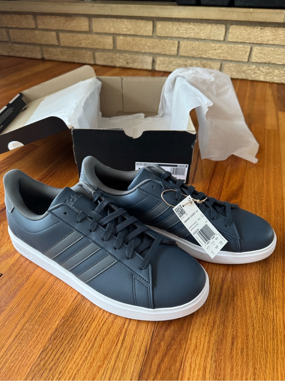 adidas Navy and White Men's Low-Top Sneakers
